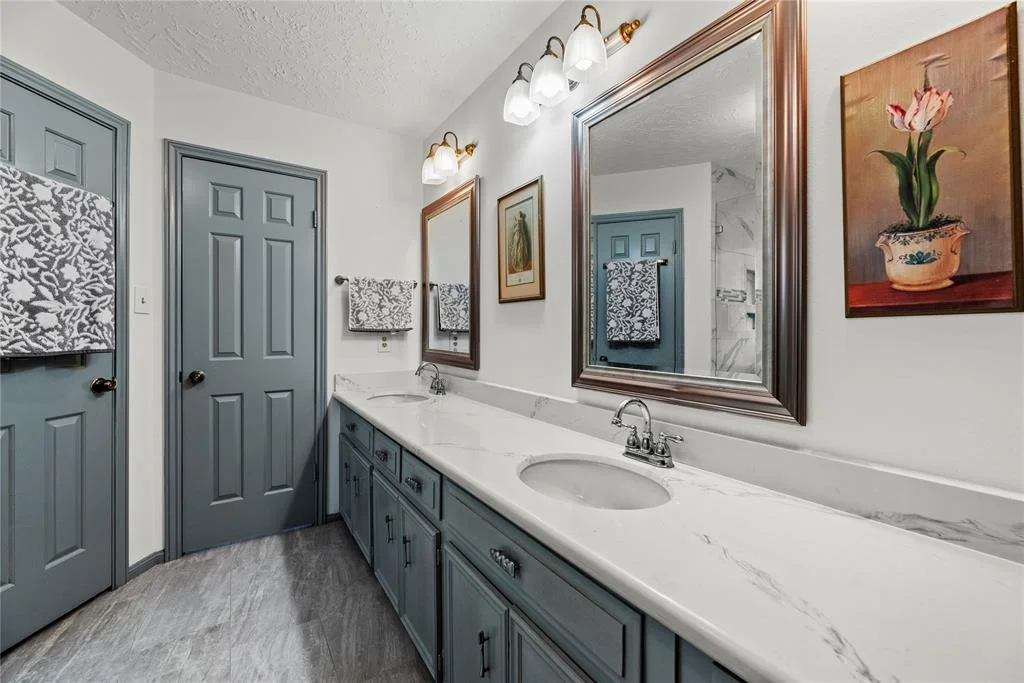 Photo of 922 Montview Drive