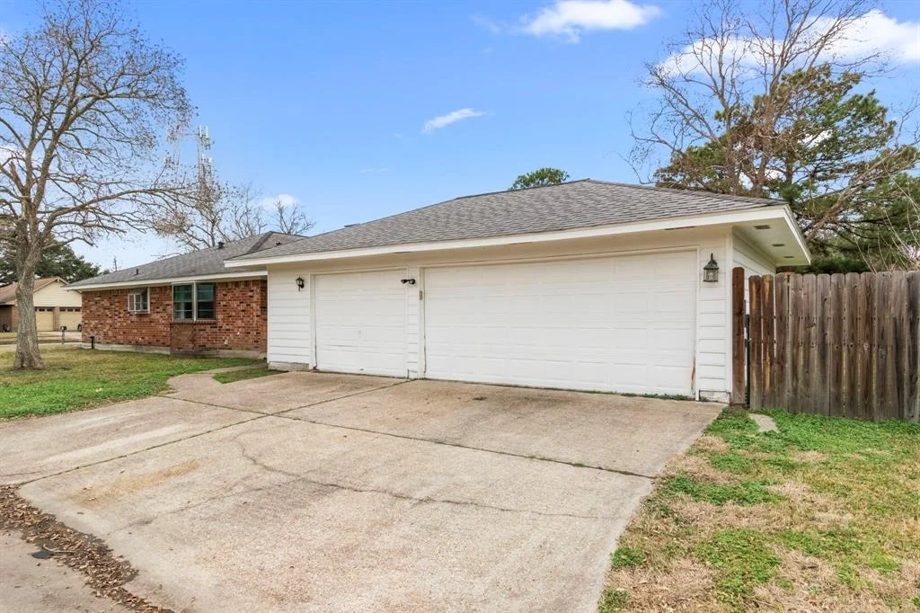 Photo of 600 Pinebrook Lane