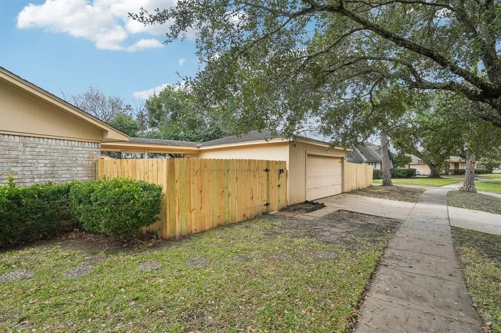 Photo of 12502 Wrenthorpe Drive