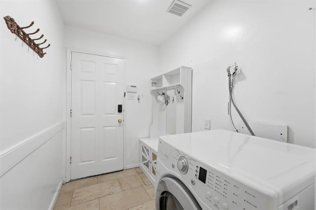Photo of 20007 Powerscourt Drive
