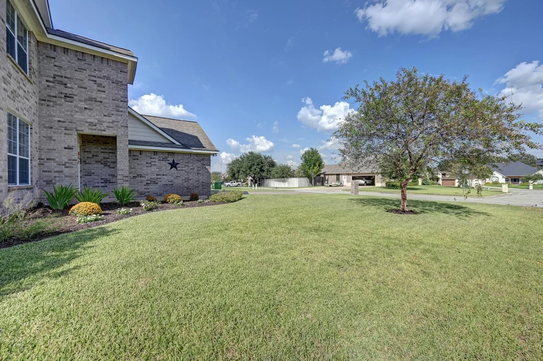 Photo of 2913 Oakwood Drive