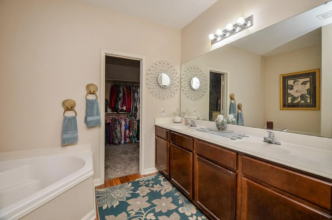 Photo of 858 Driftwood Lane