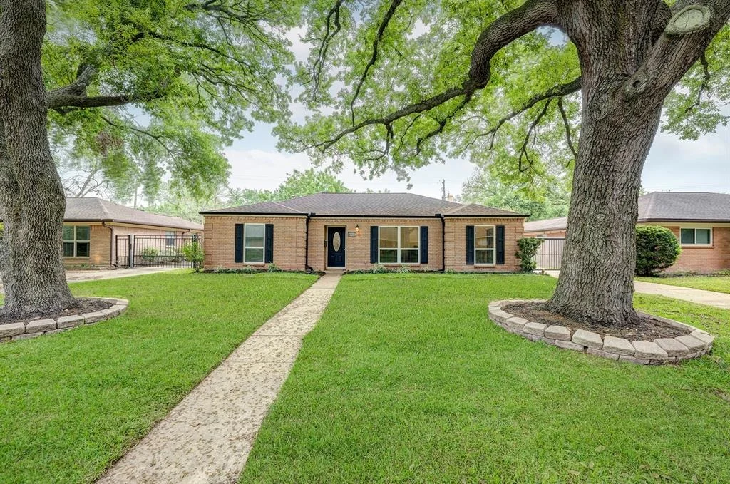 Photo of 4811 Benning Drive