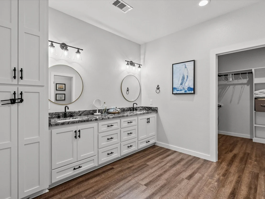 Photo of 822 W 2nd Street
