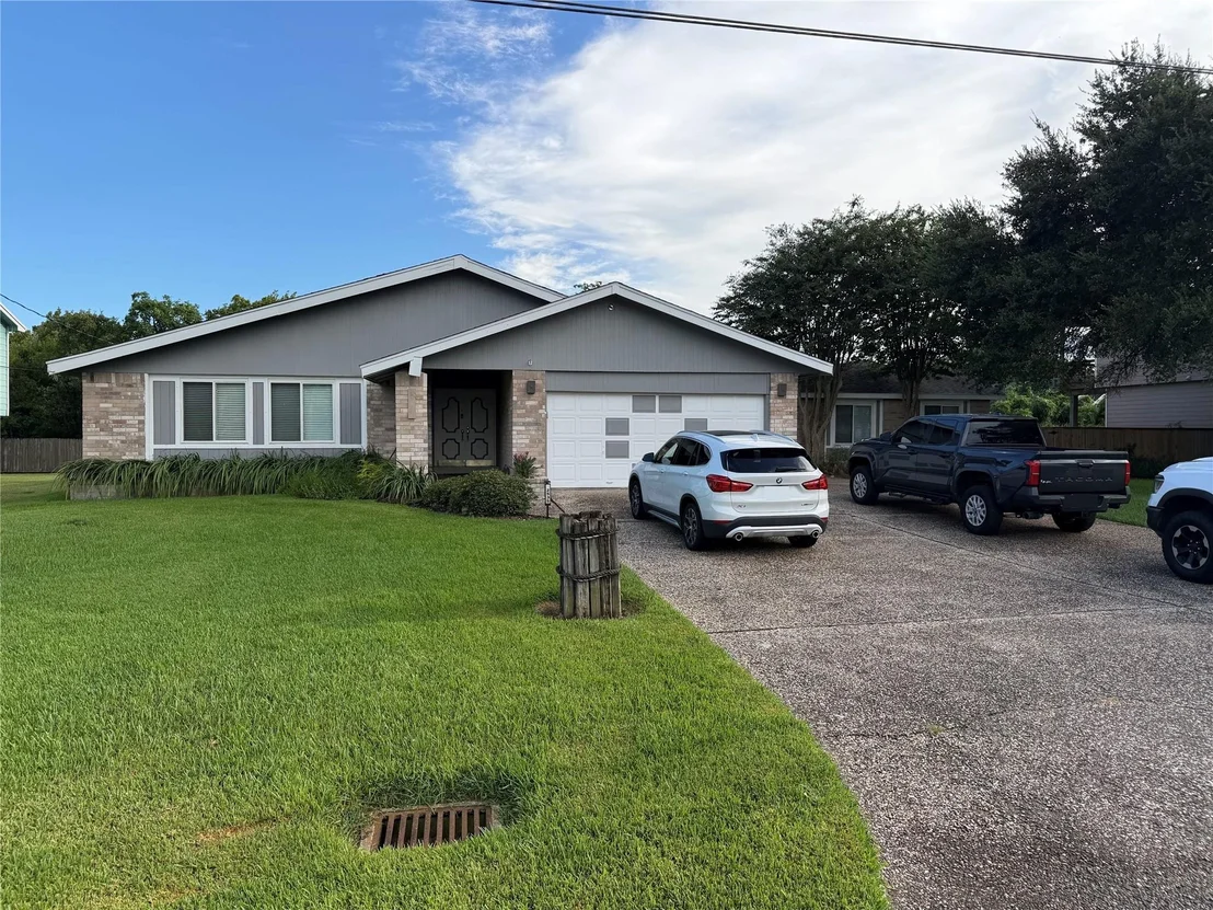 Photo of 2535 Cliff Drive