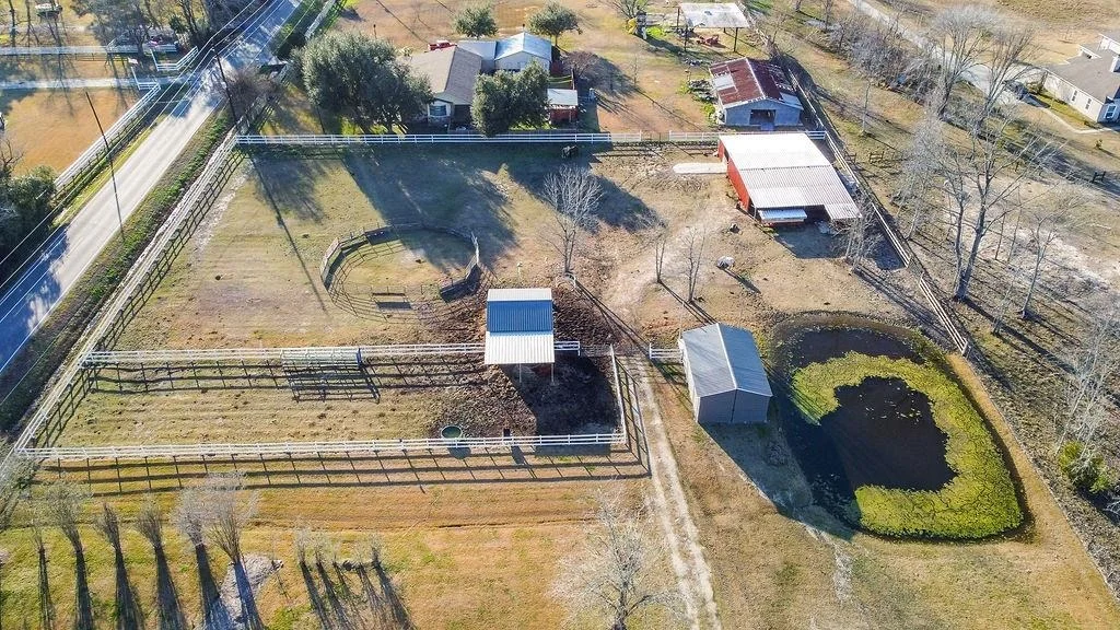 Photo of 2827 Louis Road