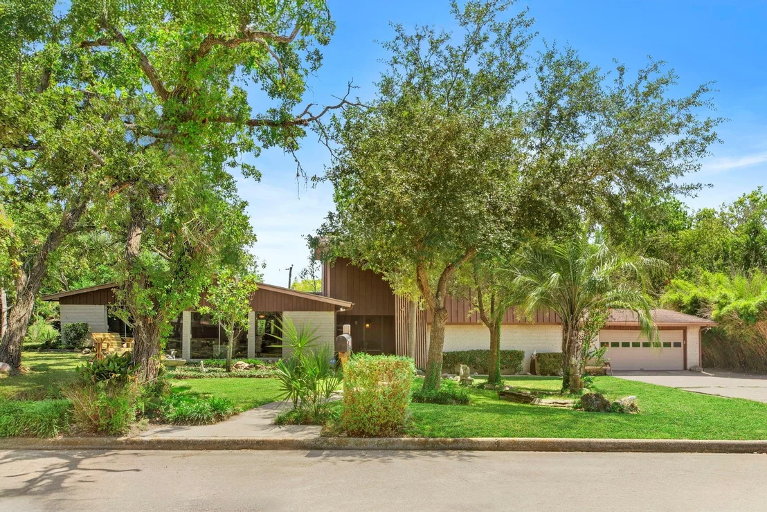 Photo of 707 Scenic Drive