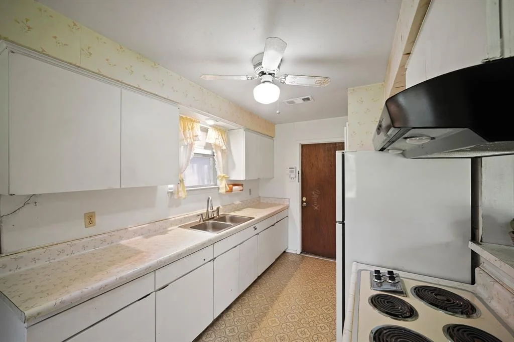 Photo of 6027 Dellfern Drive