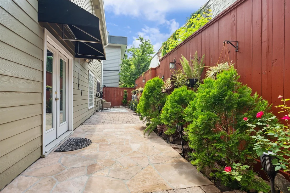 Photo of 1112 Jackson Boulevard