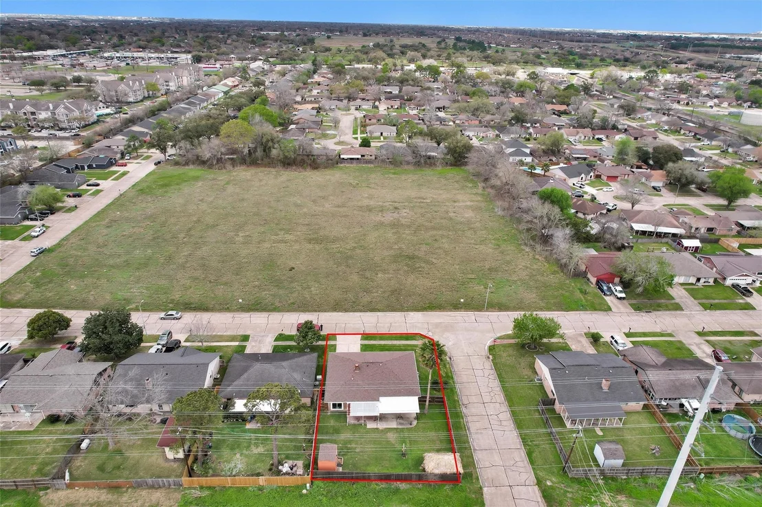 Photo of 8422 Oakhaven Road
