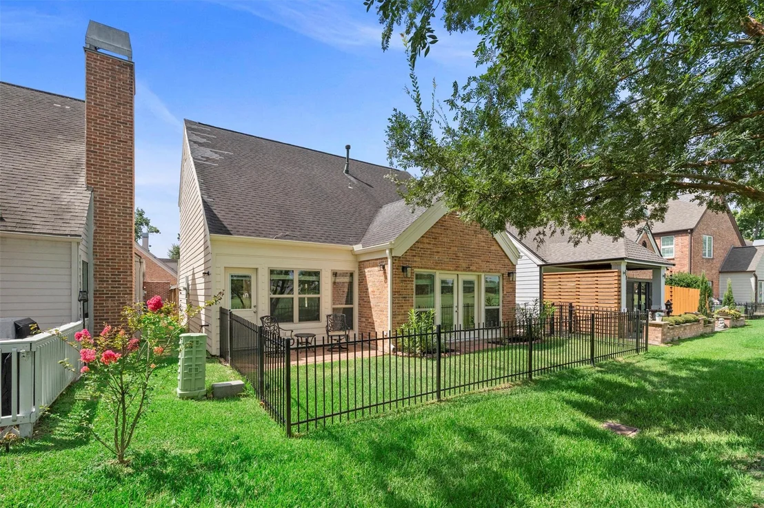 Photo of 7635 Ameswood Road
