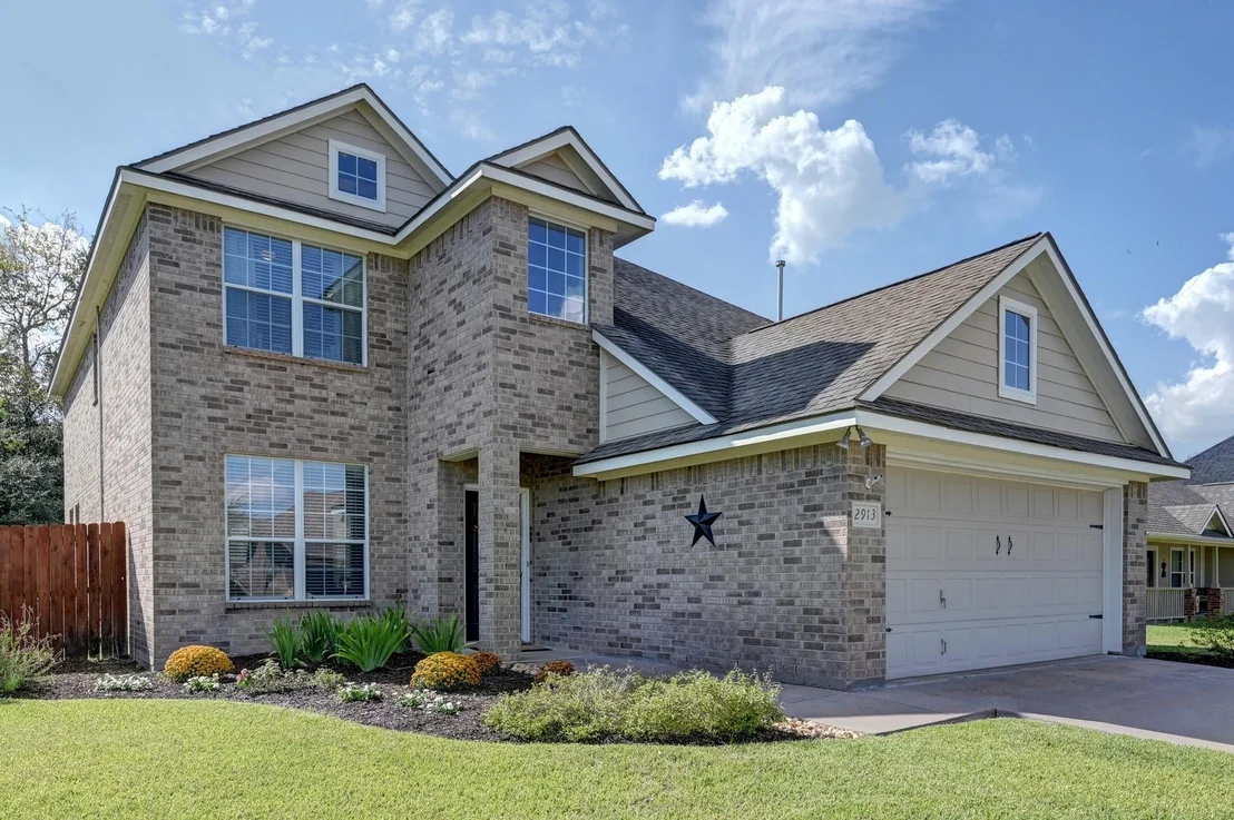 Photo of 2913 Oakwood Drive