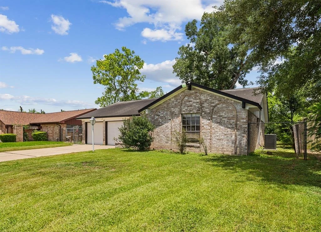 Photo of 15027 Bathurst Drive