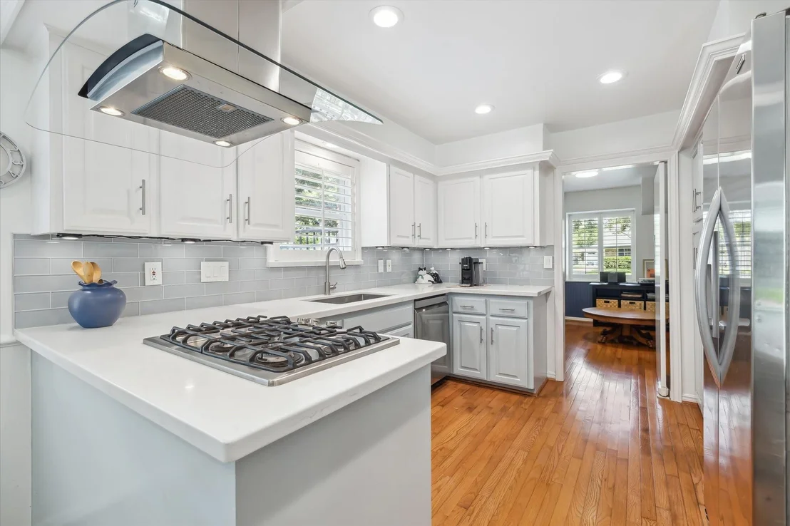 Photo of 7915 Meadowvale Drive