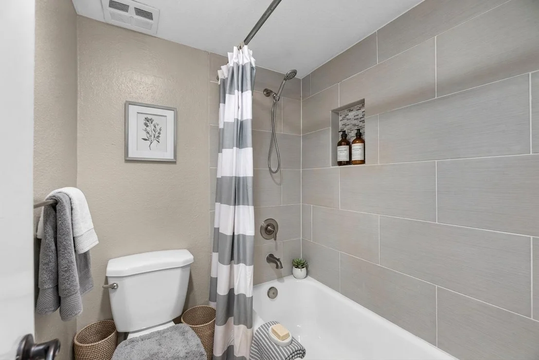 Photo of Unit 98 at 7575 Katy Freeway