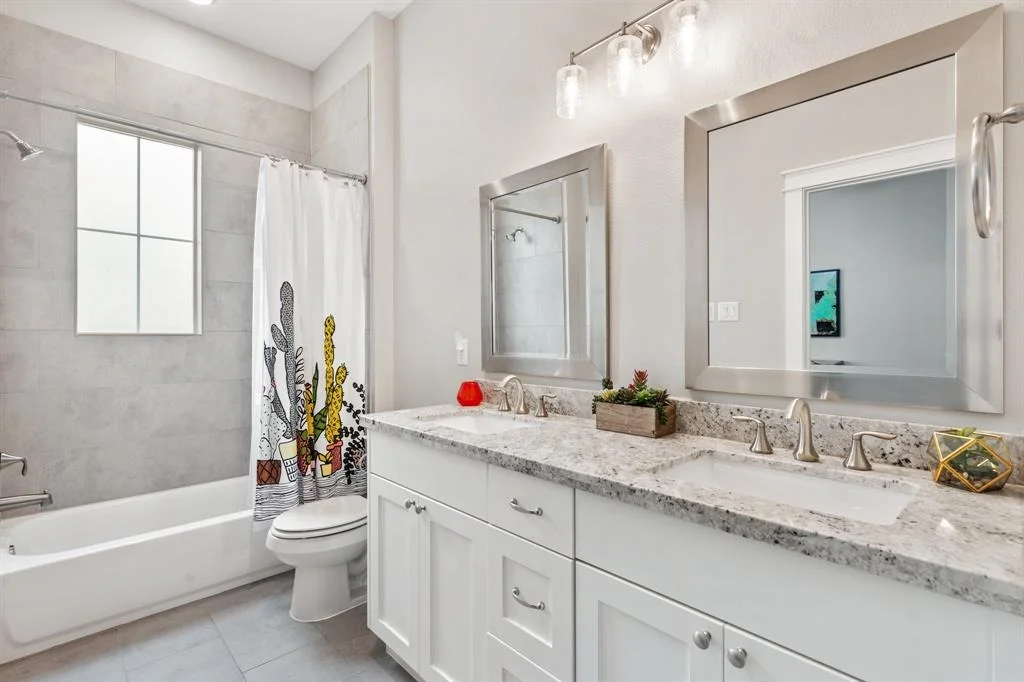 Photo of 5244 Larkin Street