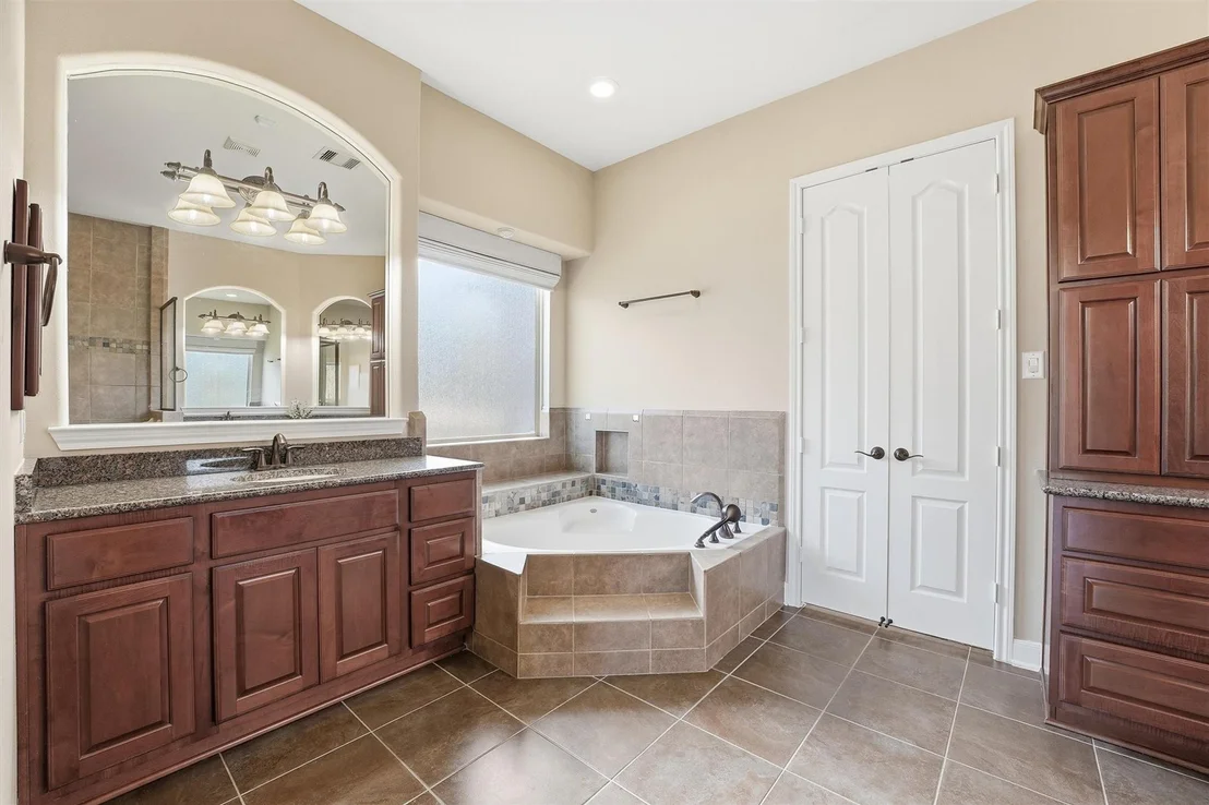 Photo of 13606 Oak Harbor Bend