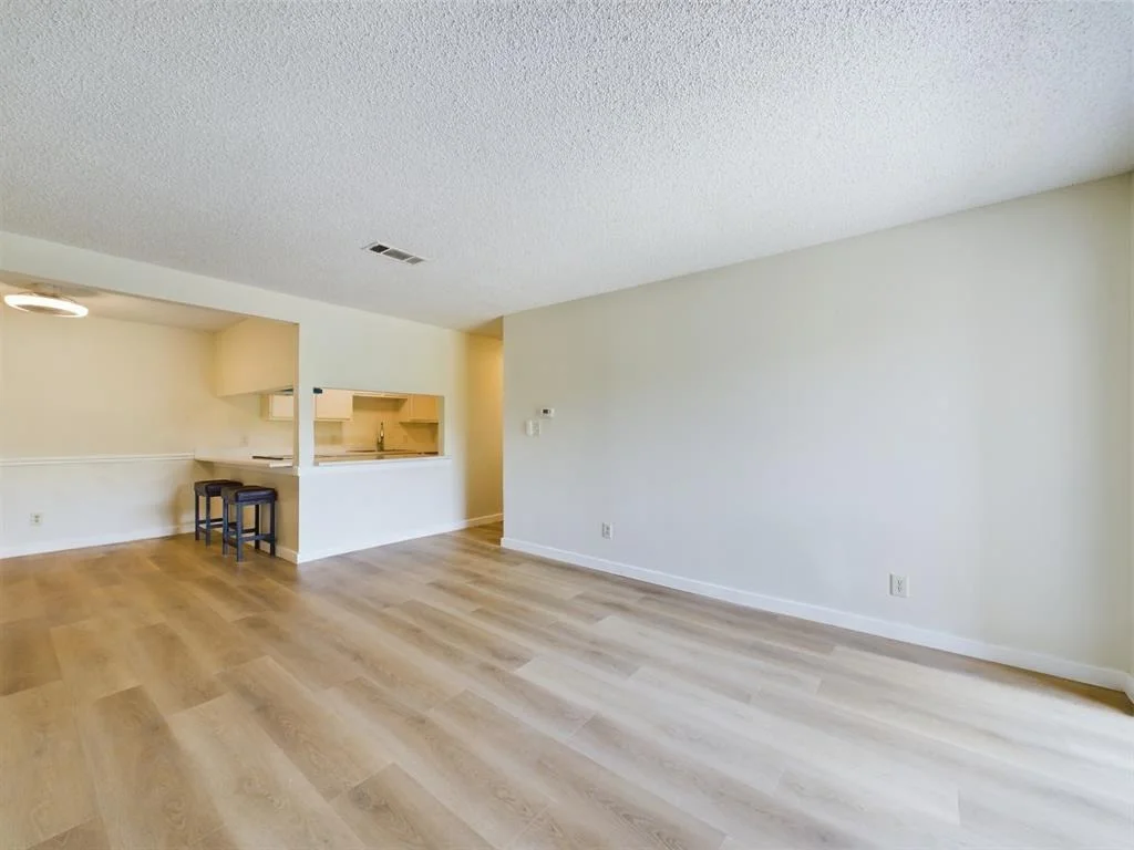 Photo of Unit 13A at 2501 Gulf Freeway