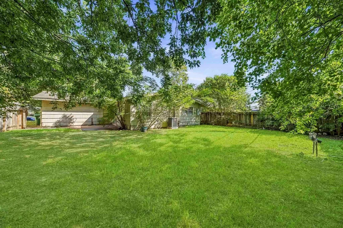 Photo of 7043 Hendon Lane