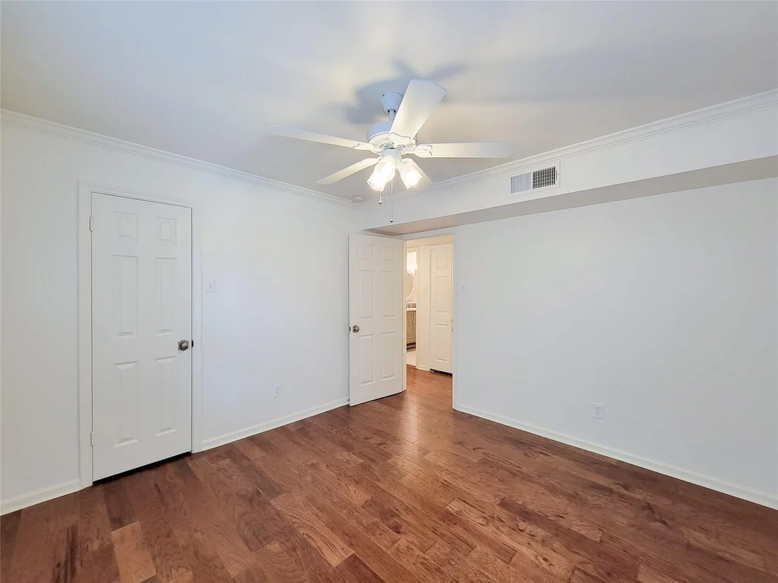 Photo of Unit 111 at 7575 Katy Freeway