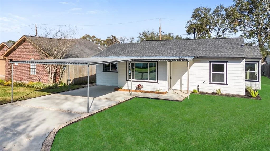 Photo of 1302 Comal Avenue