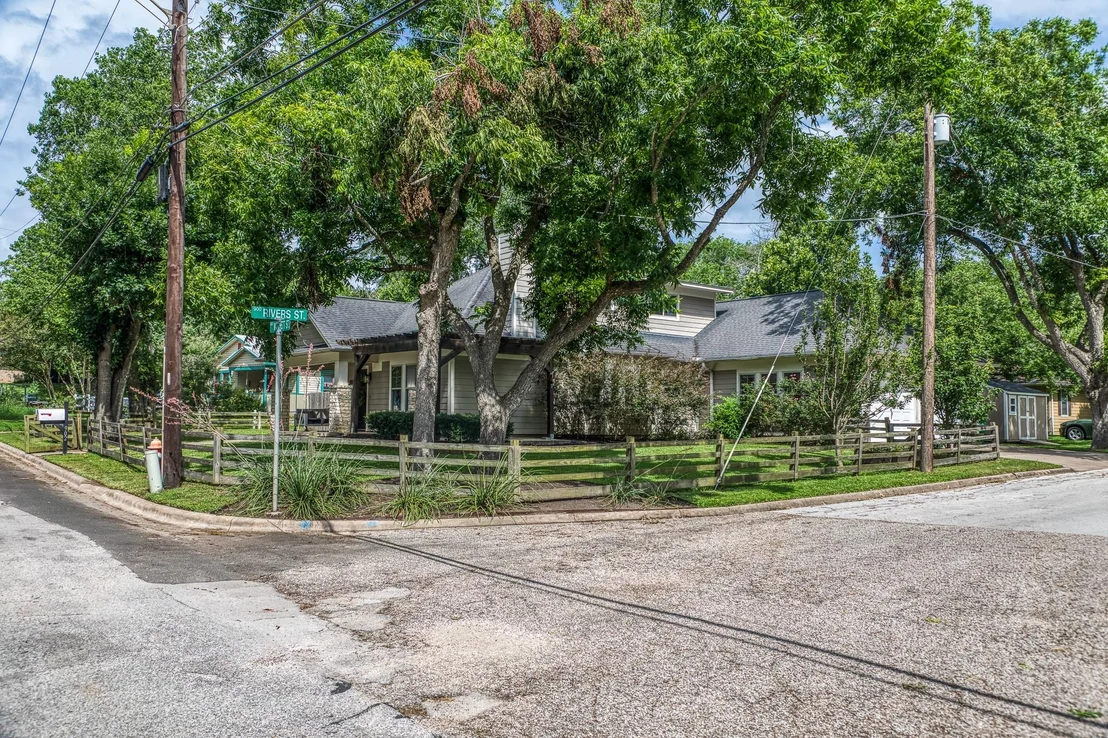Photo of 902 Matchett Street