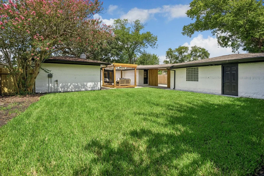 Photo of 9419 Greenwillow Drive
