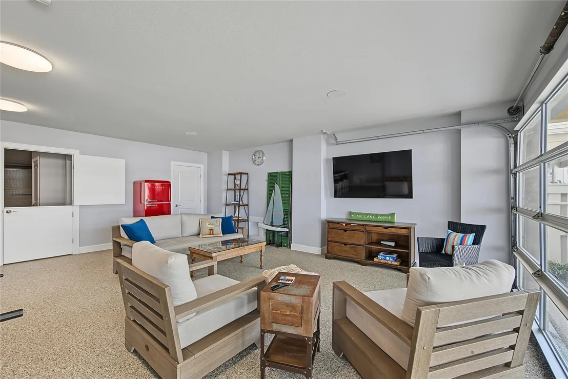 Photo of 2172 Marina Way