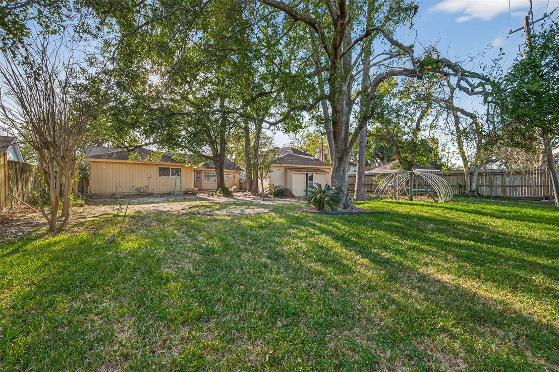 Photo of 6038 Greenmont Drive