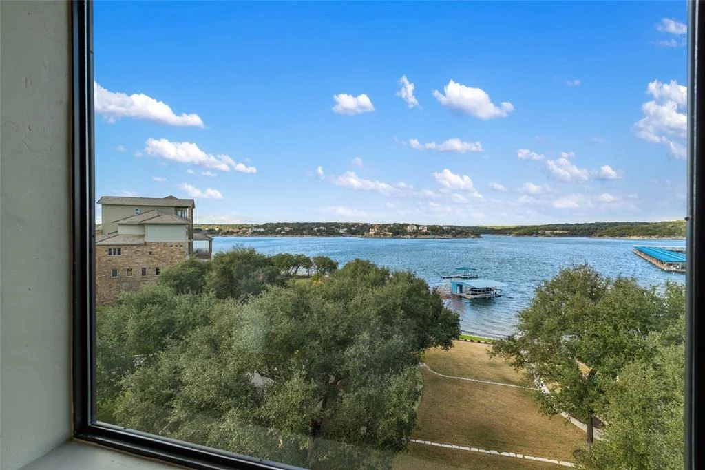 Photo of 1404 Hurst Creek Road