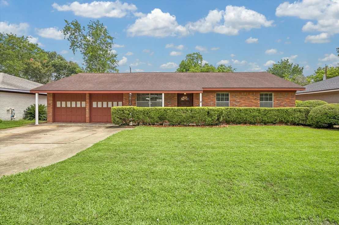 Photo of 5818 Effingham Drive