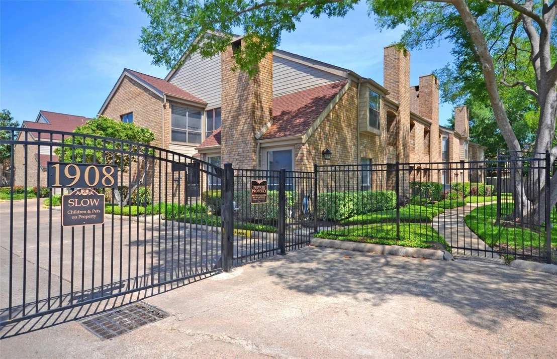 Photo of Unit 10 at 1908 Augusta Drive