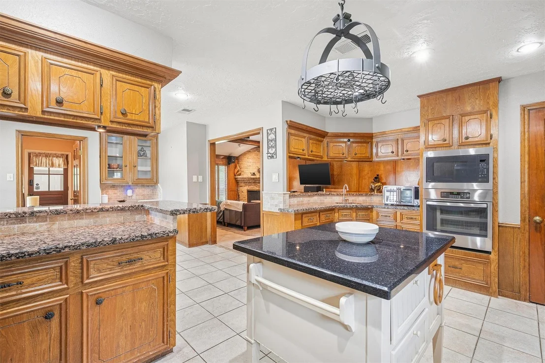 Photo of 826 N Rivershire Drive