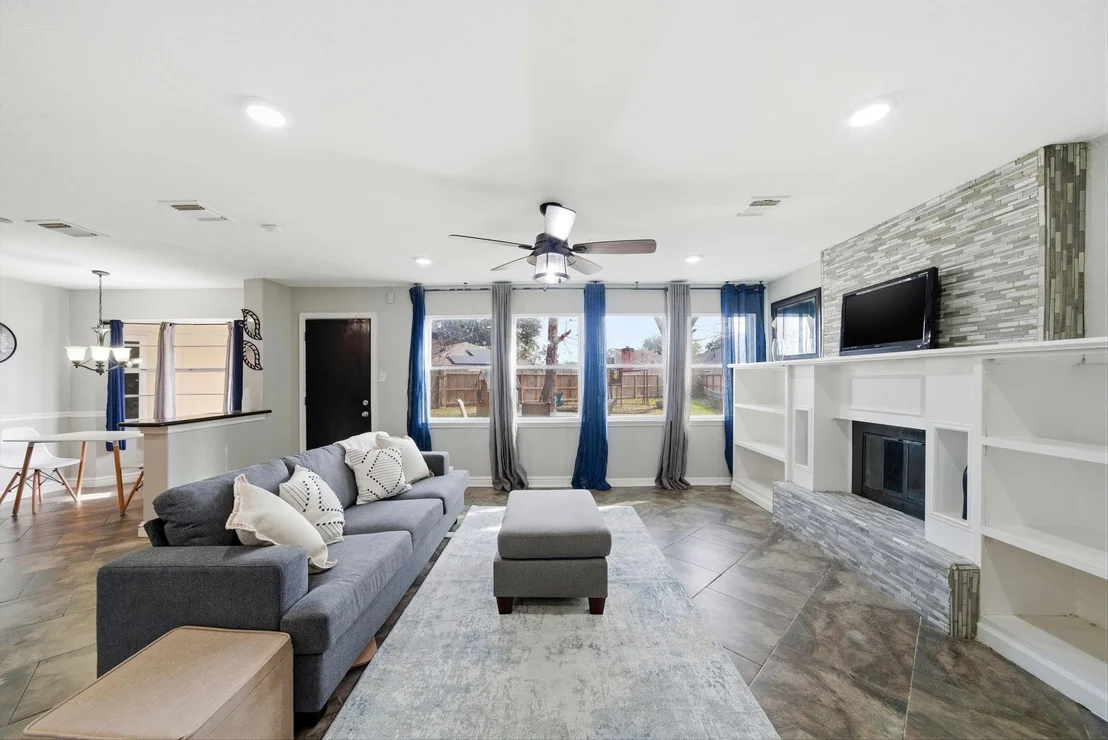 Photo of 6927 Leandra Drive