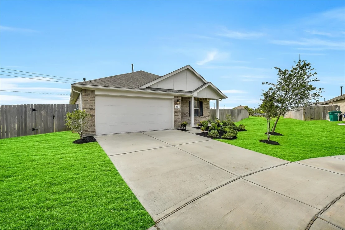 Photo of 521 Maple Bend Lane