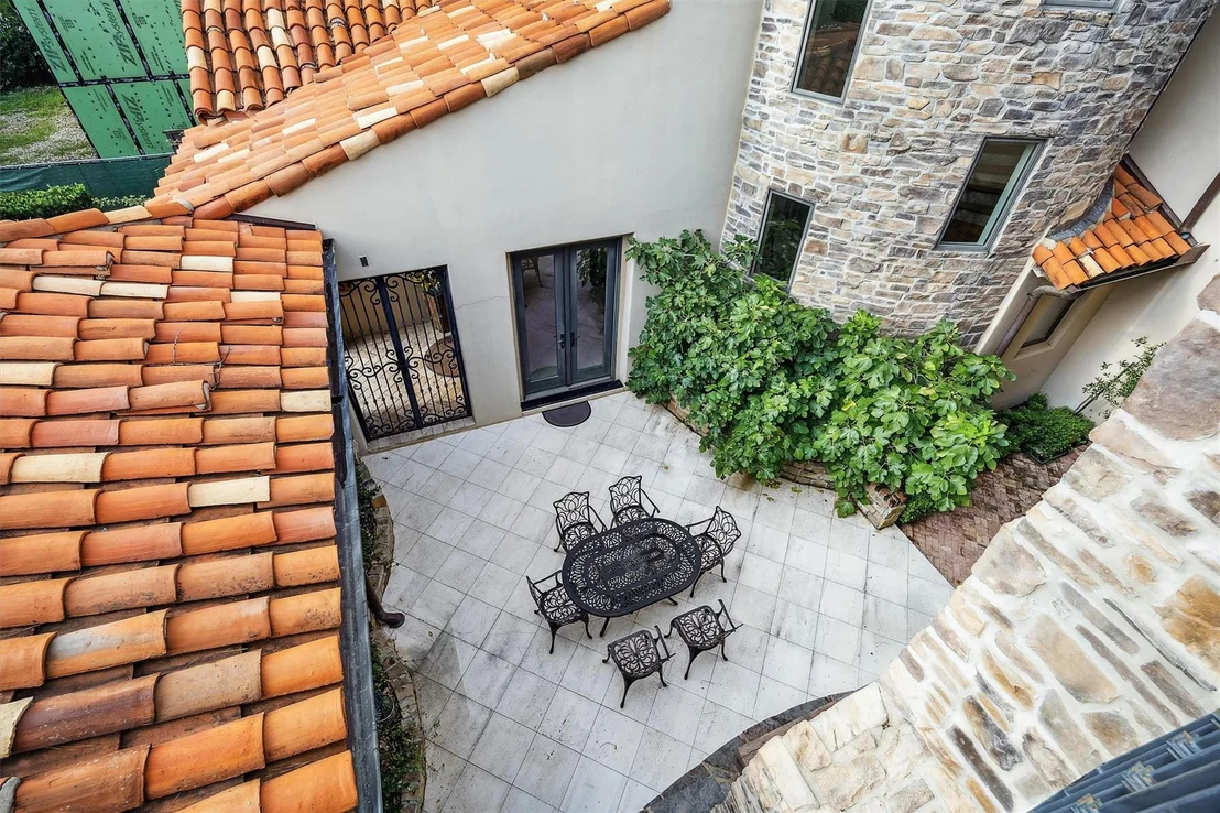 Photo of 322 Crestwood Drive