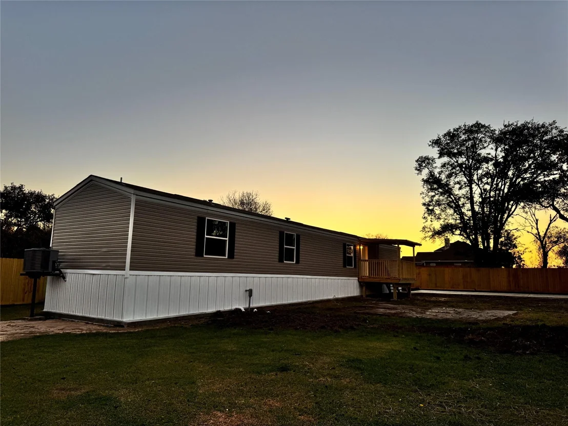 Photo of 409 W Harris Avenue
