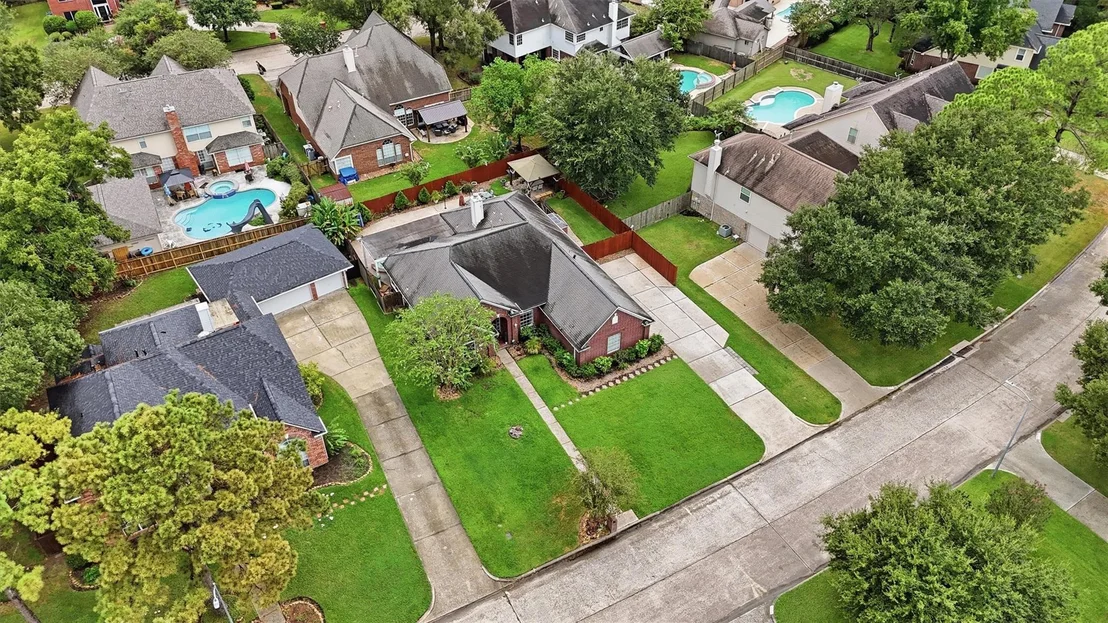 Photo of 20007 Powerscourt Drive