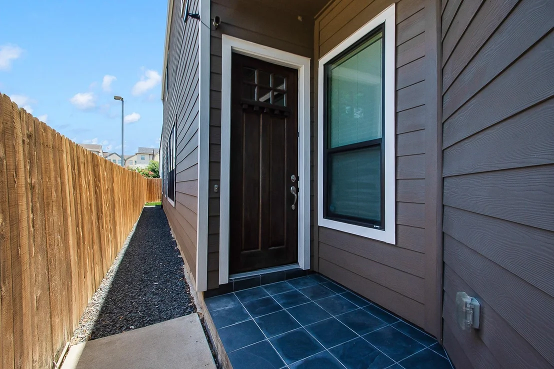 Photo of 5328 Larkin Street