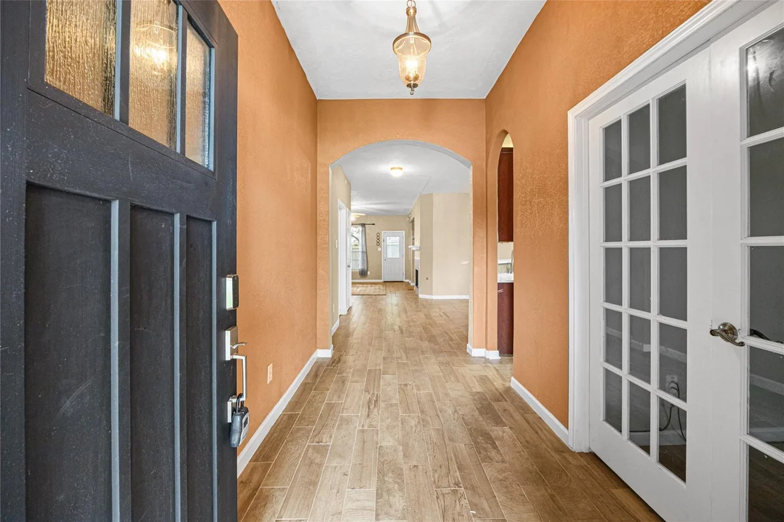Photo of 212 Silverbrook Lane
