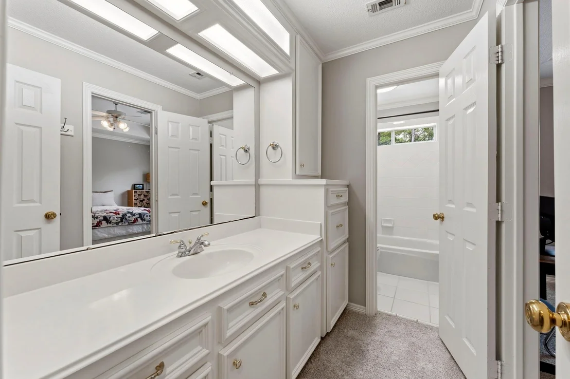 Photo of 54 N Wooded Brook Circle