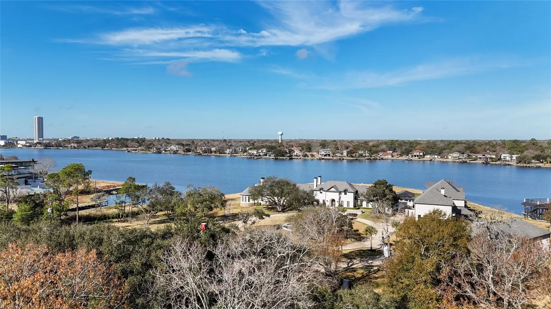 Photo of 404 Lakeshore Drive