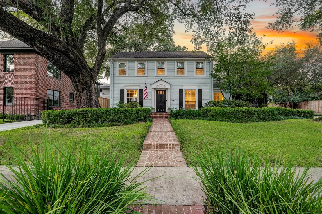 Photo of 2328 Dunstan Road