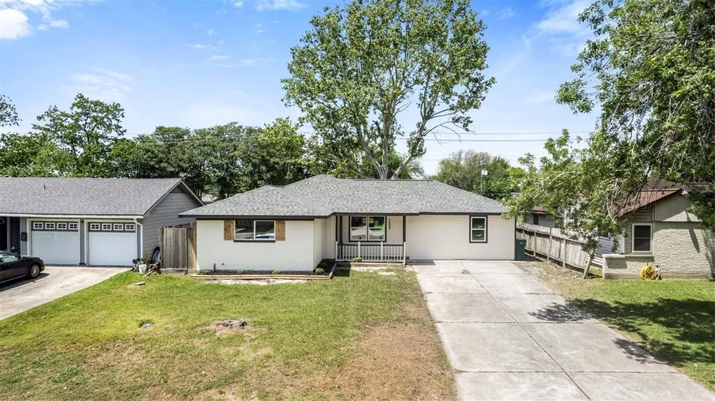 Photo of 1502 Glenmore Drive
