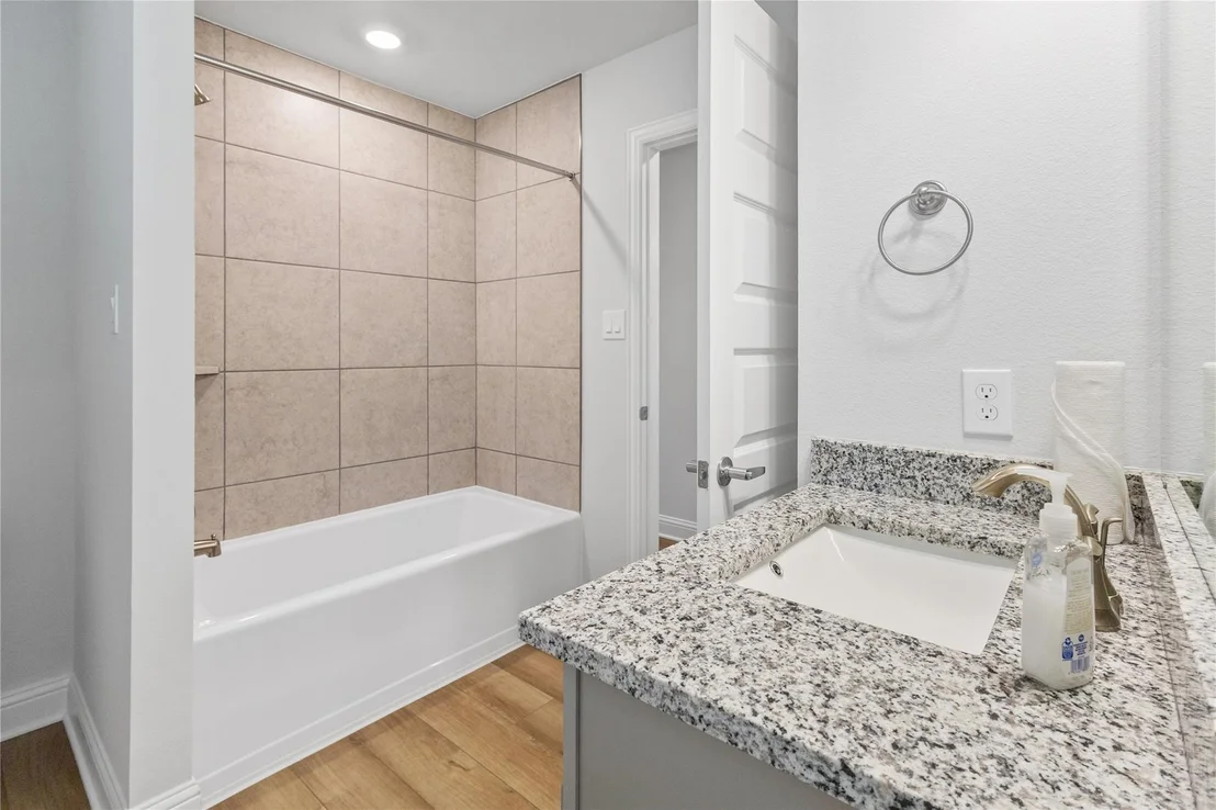 Photo of 4320 Leslie's Way
