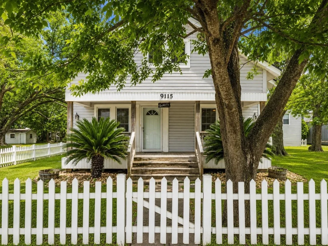 Photo of 9115 Main Street