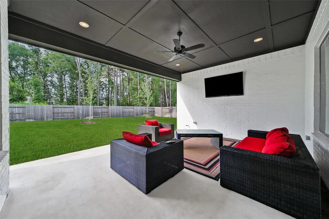Photo of 16011 Bonjour Boulevard