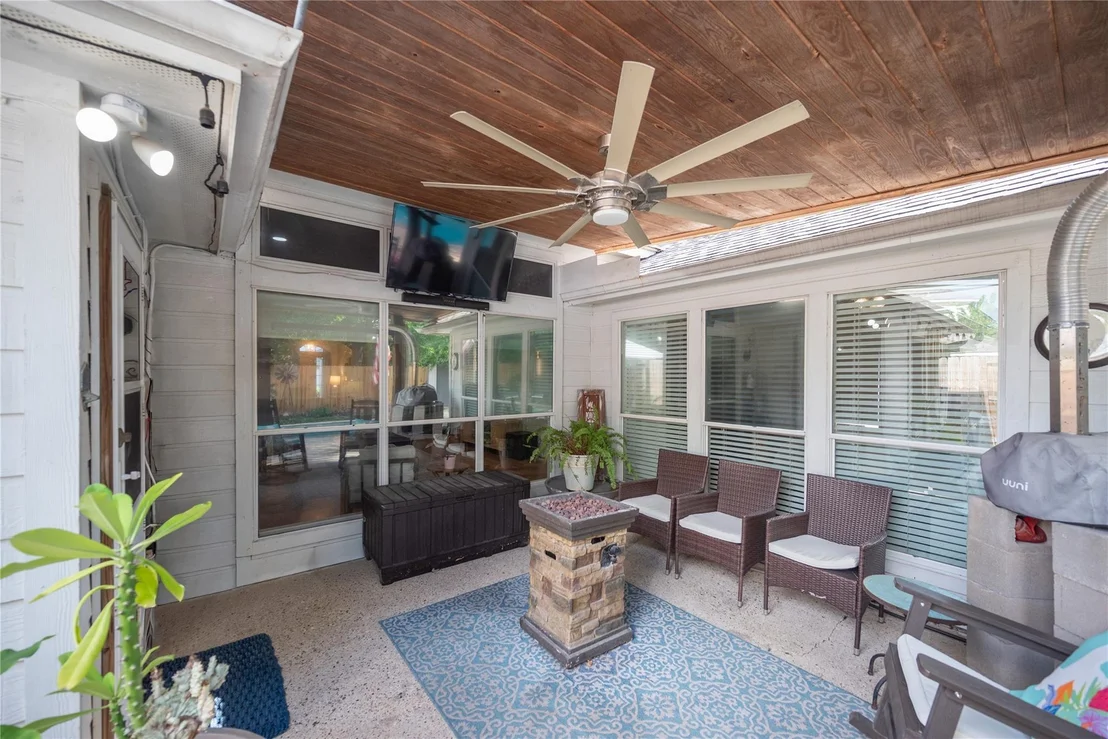 Photo of 723 Far Pines Drive