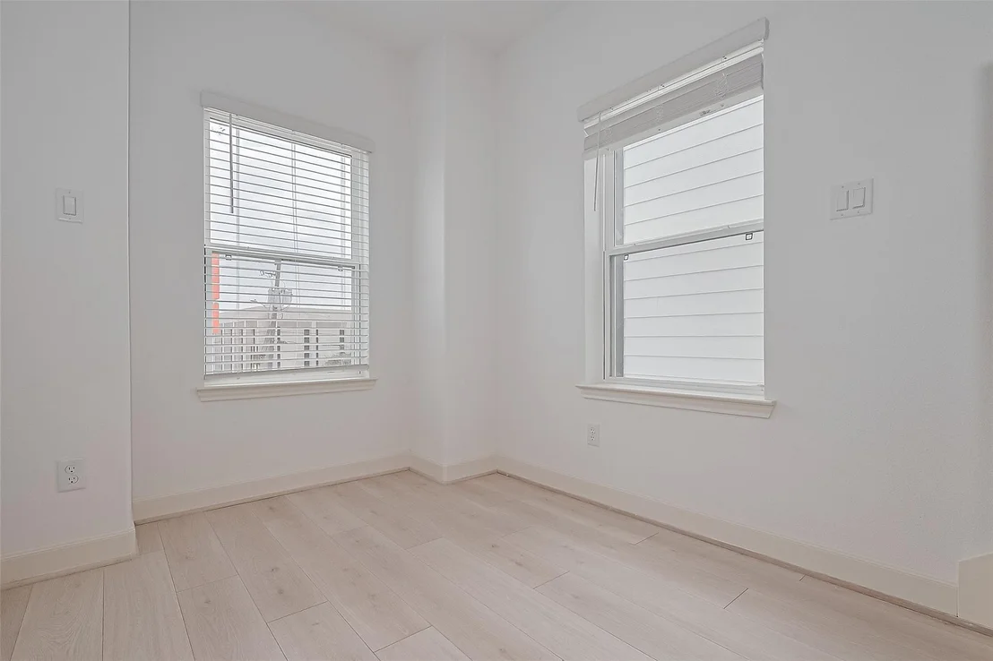 Photo of 8928 Covenant Place
