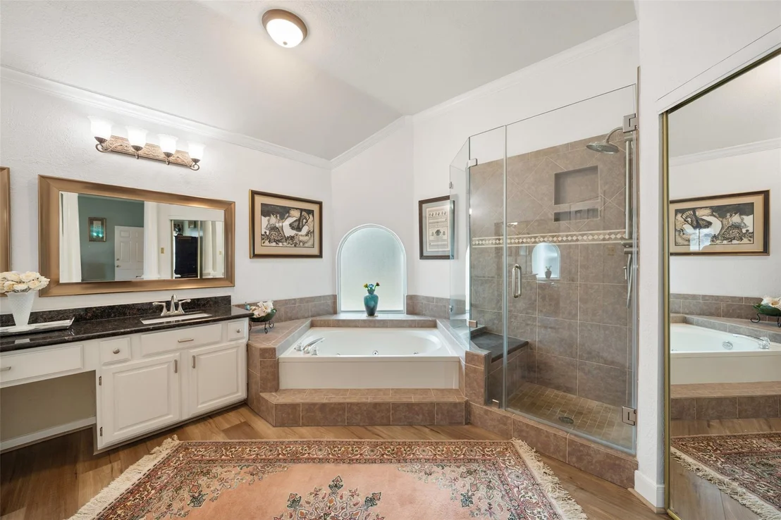 Photo of 16303 Avenplace Road